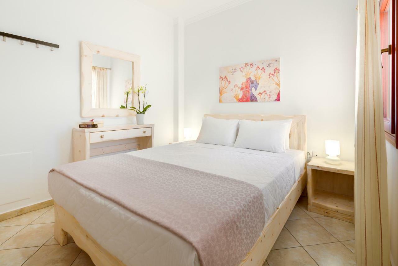 Akrotiri Apartments Екстер'єр фото